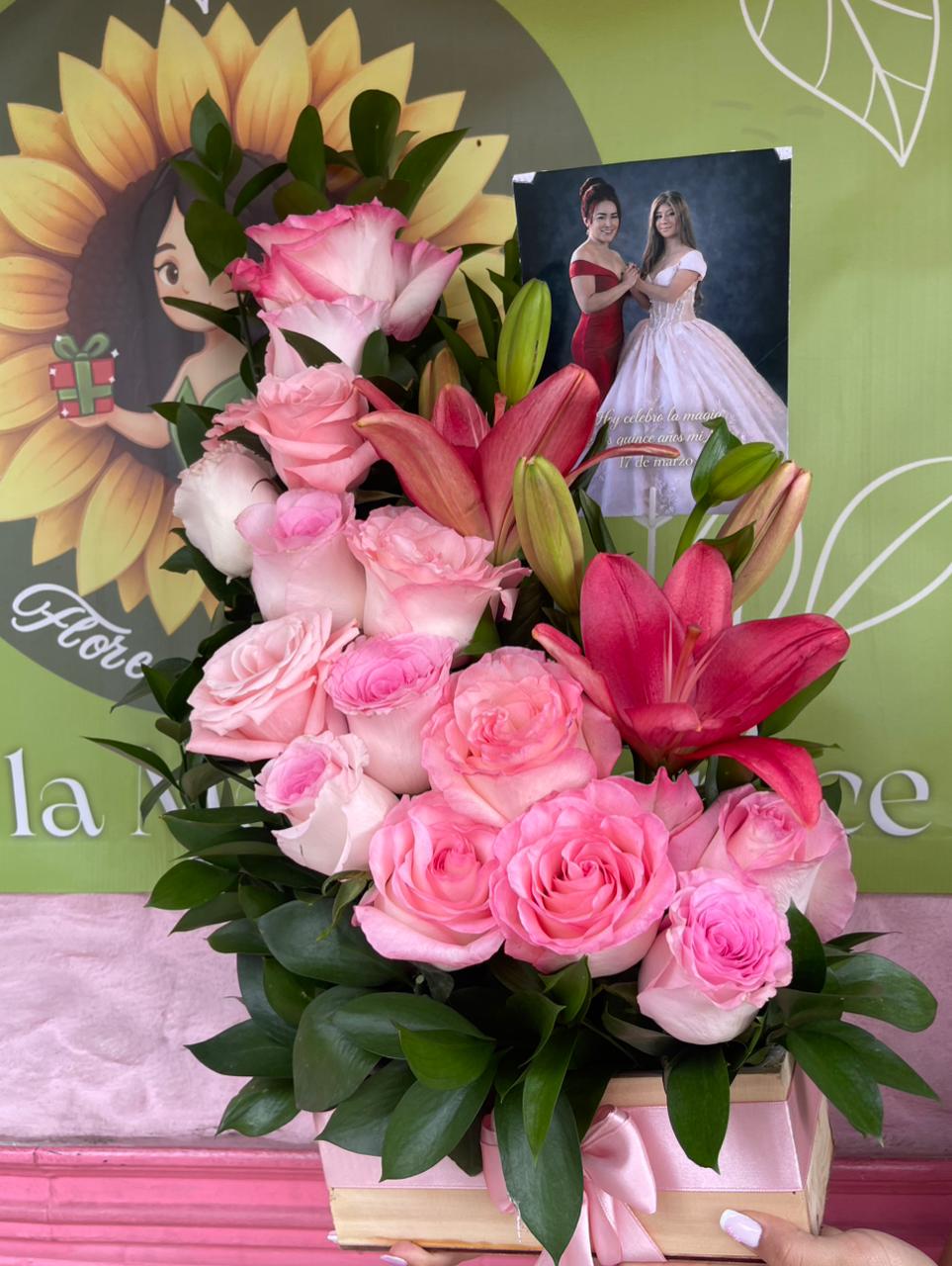 Arreglo grande de rosas rosadas estilo evento