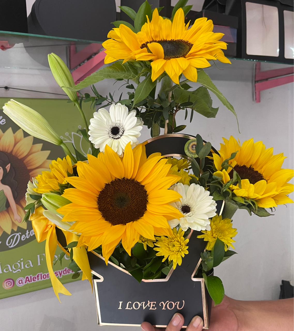 Caja de girasoles con mensaje I Love You