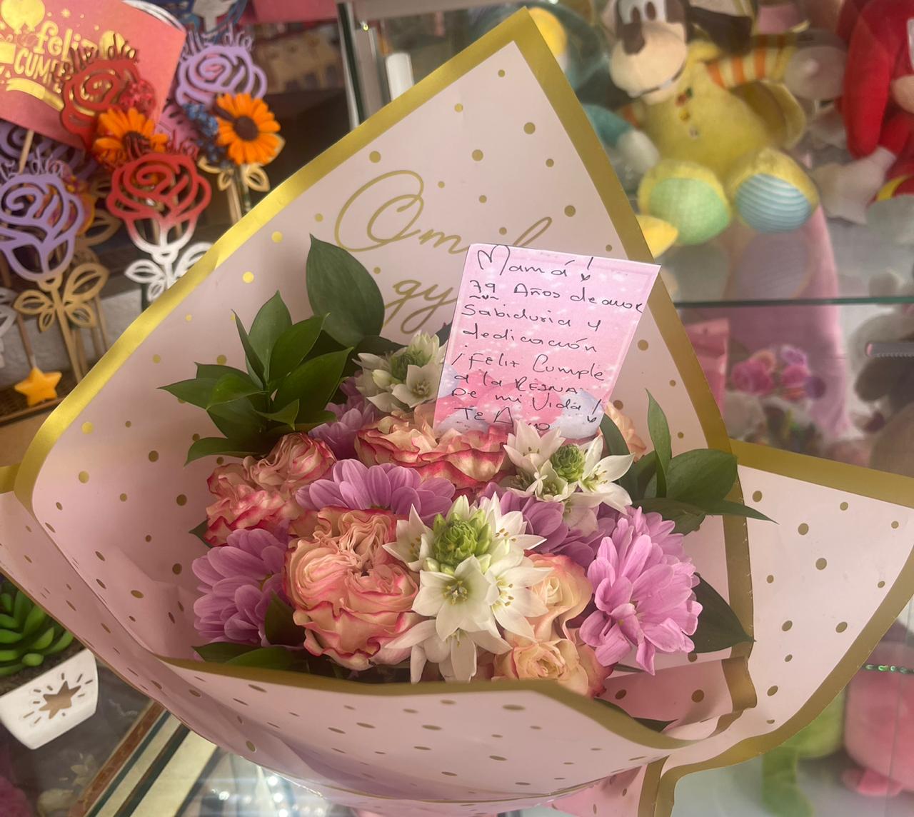 Ramo mixto rosado con tarjeta de regalo